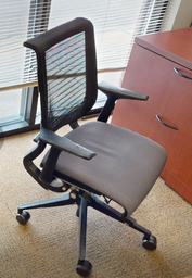 [#B13-5] Task chair w/arms