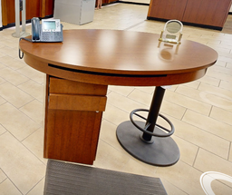 [#E5-4] Classic desk