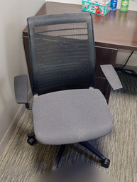 [#B13-4] Task chair with arms