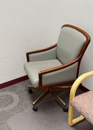 [#B5] Rolling Leather Chair