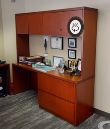 [#E4-15] Desk w/overhead