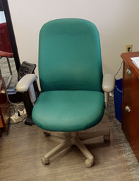 [#B13-2] Green task chair w/arms