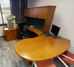 [#E7-11] U-shaped desk w/overhead