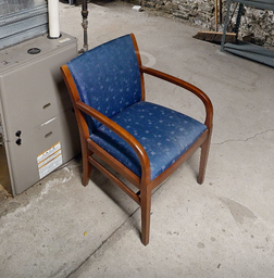 [#B9-1] Blue patterned guest chair