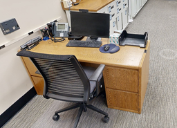 [#E4-3] Classic desk