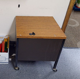 [#C10-28] Mobile table