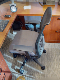 [#B13-1] Task chair, with arms