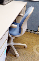 [#B13-19] Blue task chair w/arms