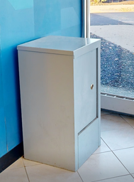[#D20-9] Metal cabinet