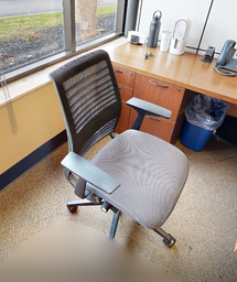 [#B13-6] Task chair with arms