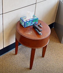 [#C11-15] Round side table