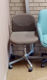 [#B12-10] Grey task chair no arms