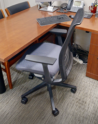 [#B13-3] Task chair with arms