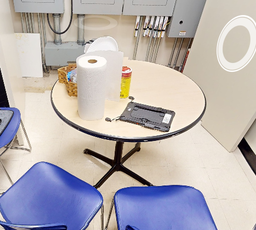 [#C4-12] Round meeting table