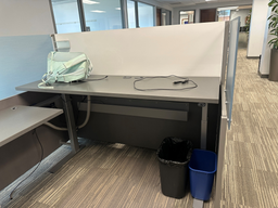 [#L1-70] Sit-stand desk