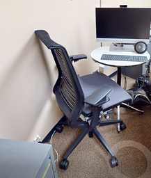 [#B13-6] Task chair with arms