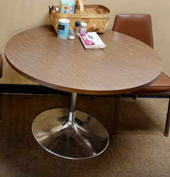 [#C4-13] Round meeting table