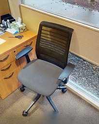 [#B13-5] Task chair, with arms