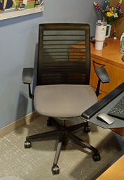 [#B13-3] Task chair with arms