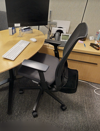 [#B13-3] Task chair with arms