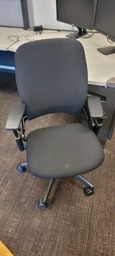 [#B13-4] Leap Chair HI-back Black