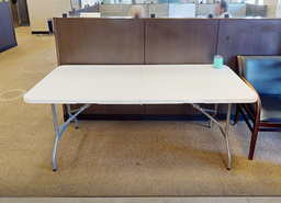[#C4-10] Folding table