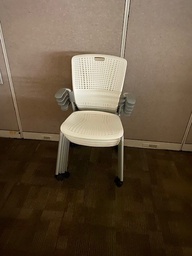 [#B4-26] White Guest Chair