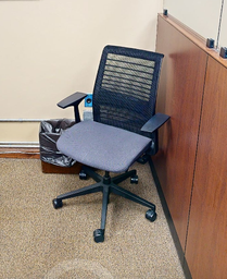 [#B13-5] Task chair with arms