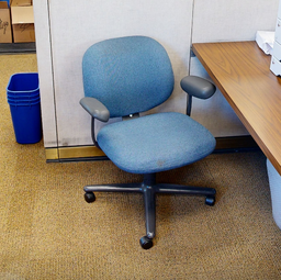 [#B13-8] Blue task chair w/arms