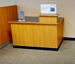 [#E5-3] Desk no peds