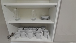 [#I1-38] Assorted crockery