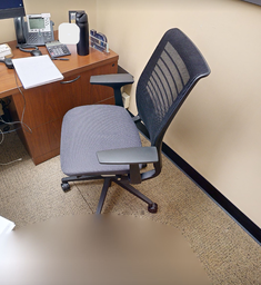 [#B13-3] Task chair with arms