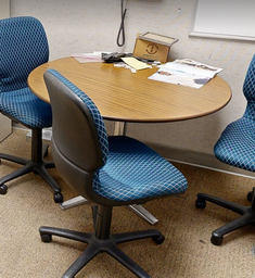 [#C4-8] meeting table