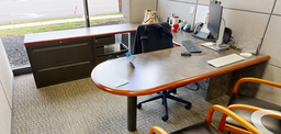 [#E7-3] U-shaped desk