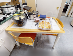 [#C4-11] Kitchen table