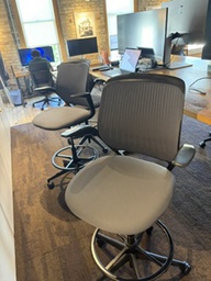 [#00-8] Black and gray high steel case chair