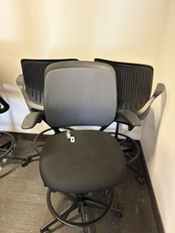[#00-18] Gray and black steel case high chairs 