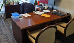 [#E6-10] Desk w/ Runoff