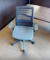 [#B13-3] Task chair, with arms
