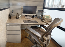 [#E3-3] 1 ped desk