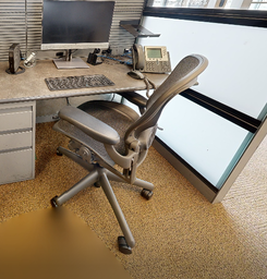 [#B13-4] Task chair, with arms