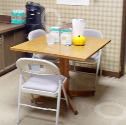 [#C4-5] Square break table