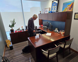 [#E7-4] U Shape Desk with Hutch