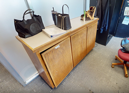 [#D21-19] Large Wood Cabinet