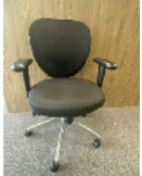 [#B13-1] Office Chair
Black mesh backrest &amp; fabric seatrest
Adjustable arms
5-star chrome based on castors