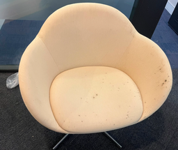 [#B12-9] AC Forster Armchair
Beige fabric upholstery
5-Star chromed base on castors
