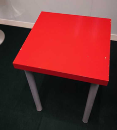 [#C11-19] Square Side Table
Red MFC top
Light grey metal 4-Legs base