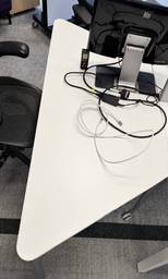 [#C11-21] Trianglar Table
White MFC top
Grey 3-legs base on castors 