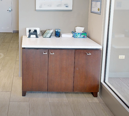 [#D5-7] 3-door lounge coffee credenza