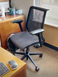 [#B13-4] Task chair, with arms